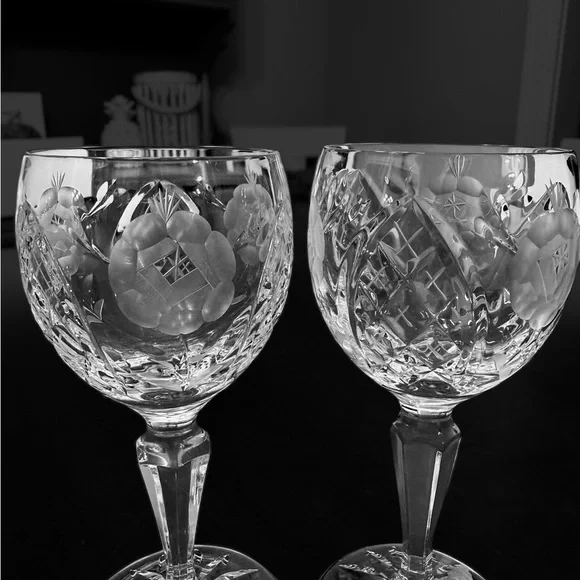 Vintage Crystal Decanter Set with 5 Cordial Glasses - Picture 9 of 10